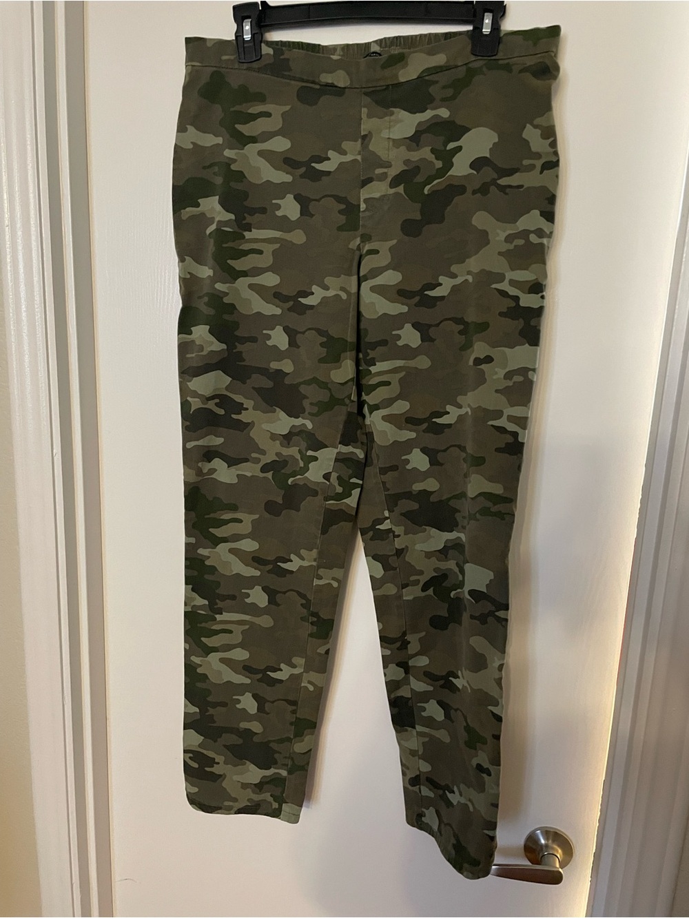 Isaac Mizrahi Olive & Green Camo Leggings